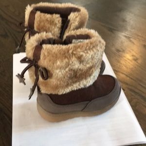 Brown boots with faux fur toddler size 7.